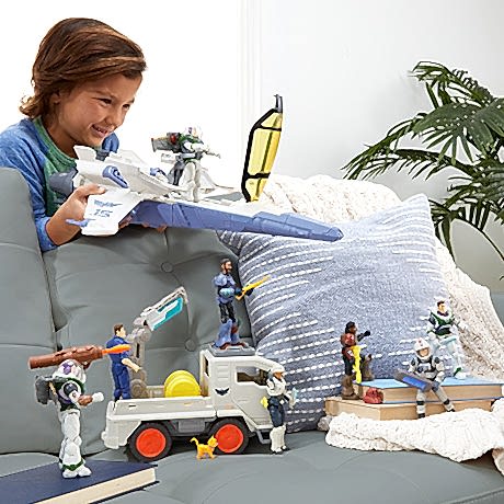 Buzz Lightyear Oyuncakları ile Galaksiler Arası Bir Maceraya Atılın!